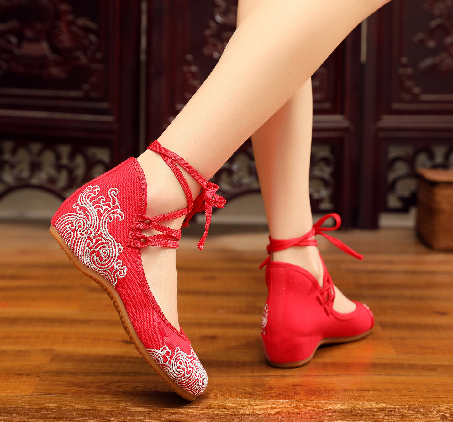 Retro Simple And Elegant Embroidered Cloth Shoes Soft Sole - Amazhona 