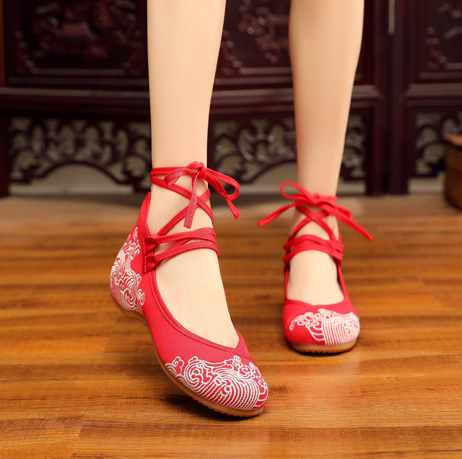 Retro Simple And Elegant Embroidered Cloth Shoes Soft Sole - Amazhona 