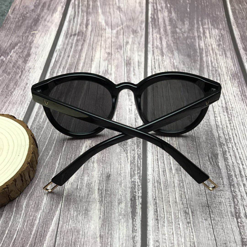 Fashionable plastic sunglasses - Amazhona 