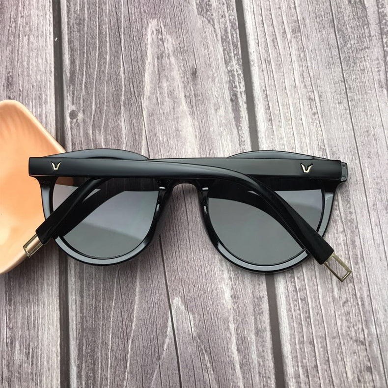 Fashionable plastic sunglasses - Amazhona 