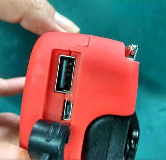 Solar hand crank USB charging radio flashlight - Amazhona 